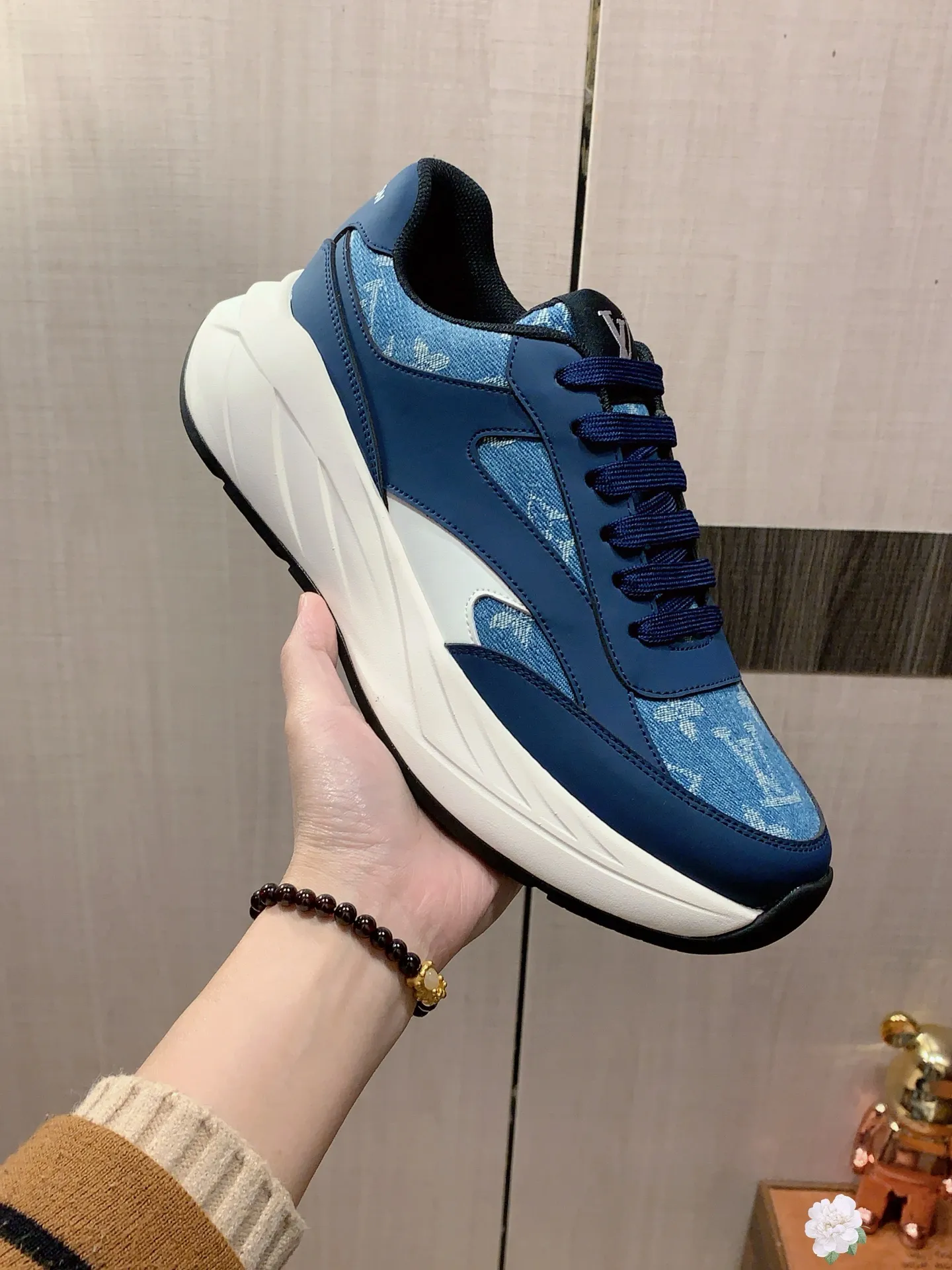 Men's Men's Shoes 💰460💰💰🎩🎩[Lightning][Lightning] "Lv*" The latest and most popular casual shoes, top brands [Seduce] Luxury ~ Purchasing Agency, Top ~ Quality. [Strong] The upper is made of imported breathable cowhide with material ➕ breathable sheepskin feet (•) and fine workmanship. The original stylish and stylish soft rubber wear-resistant and non-slip outsole is light and comfortable on the feet. The real thing looks better when photographed. 305: code: 38-44, 2️⃣ colors selected